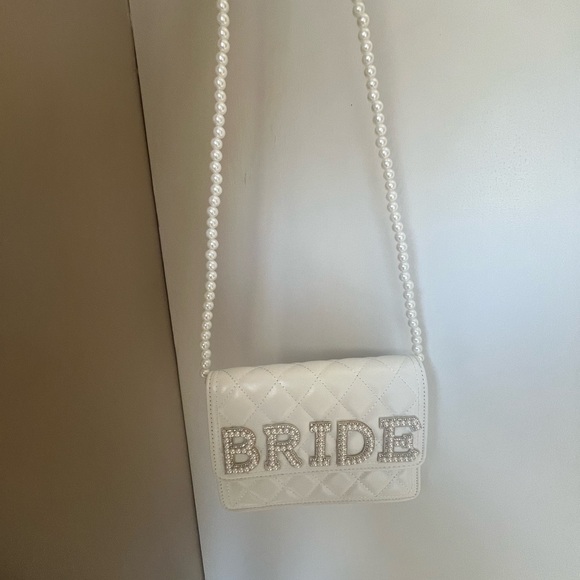 Elegant White Bride Bag with Pearl Strap - Picture 1 of 5